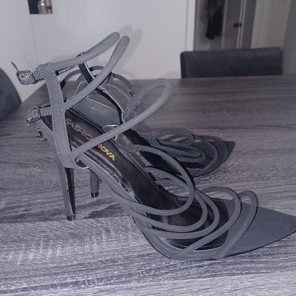 Fashion Nova- Black Strappy Heels - W Sz 11 M - Picture 3 of 13